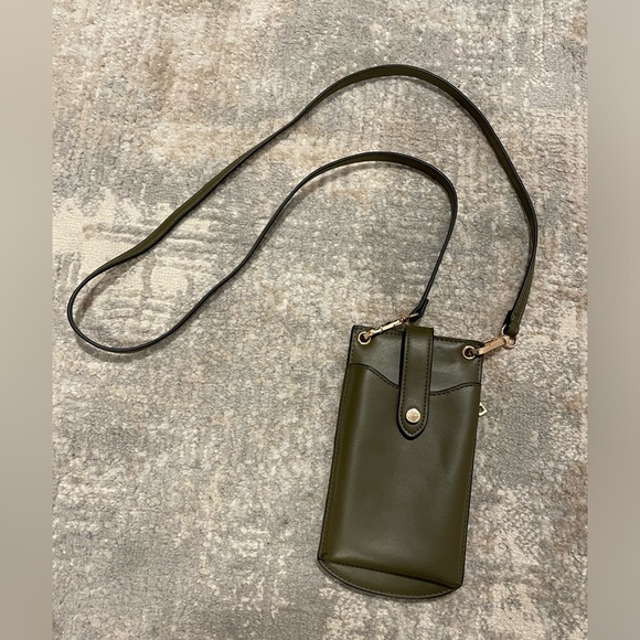 a new day Handbags - A New Day Green Crossbody Wallet Rose Gold Colored Hardware Phone Slot EUC